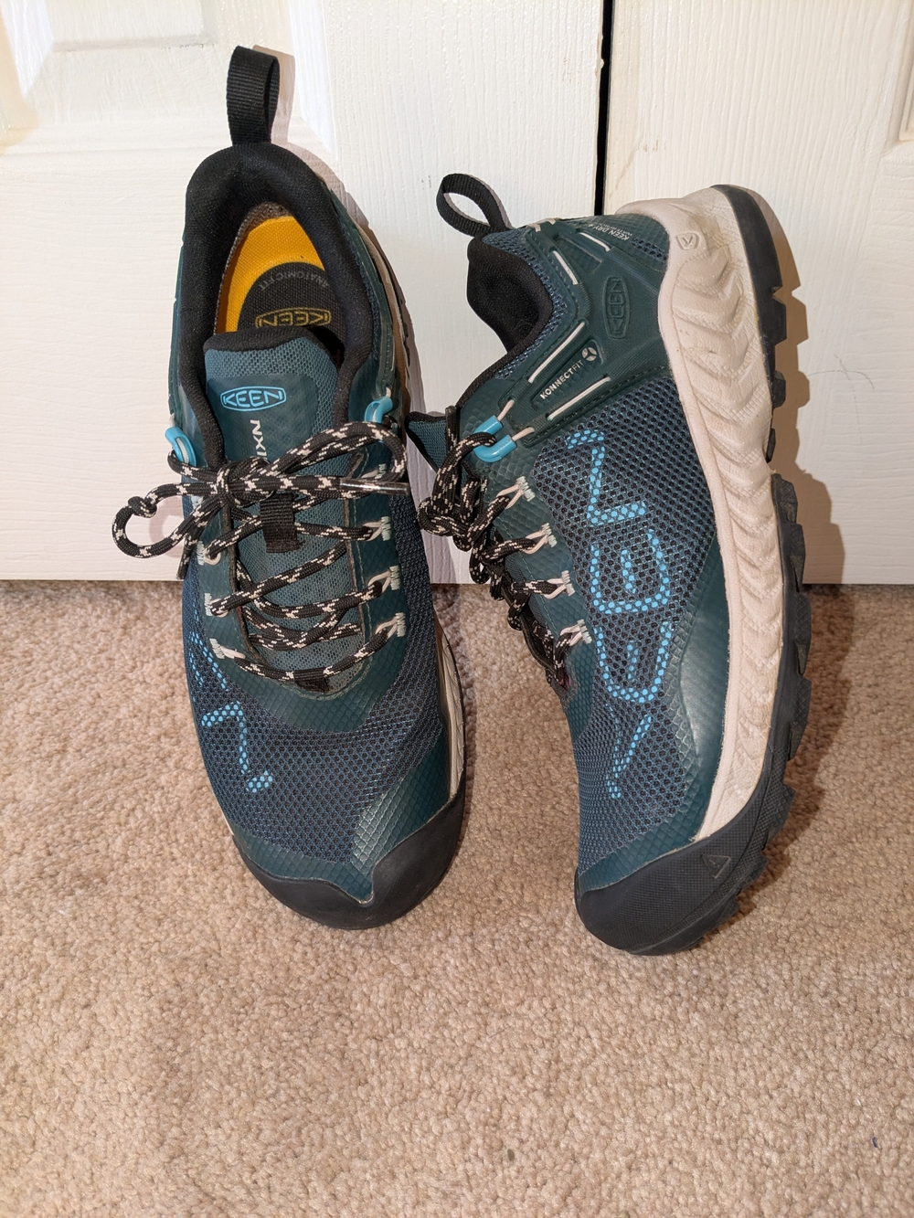 KEEN, WOMEN, Nxis Evo, Sea Moss/ Ipanema. Size 8.5